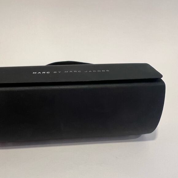 Marc by Marc Jacobs Glasses Case w Lens Wipe - Picture 2 of 5